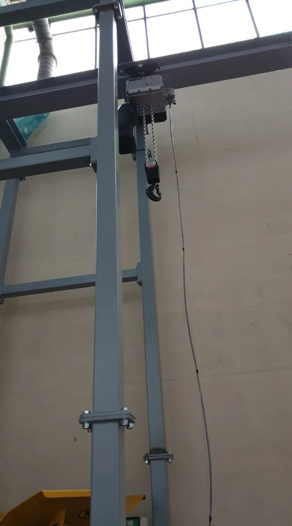Ingtec AG - big bag unloading station chain hoist