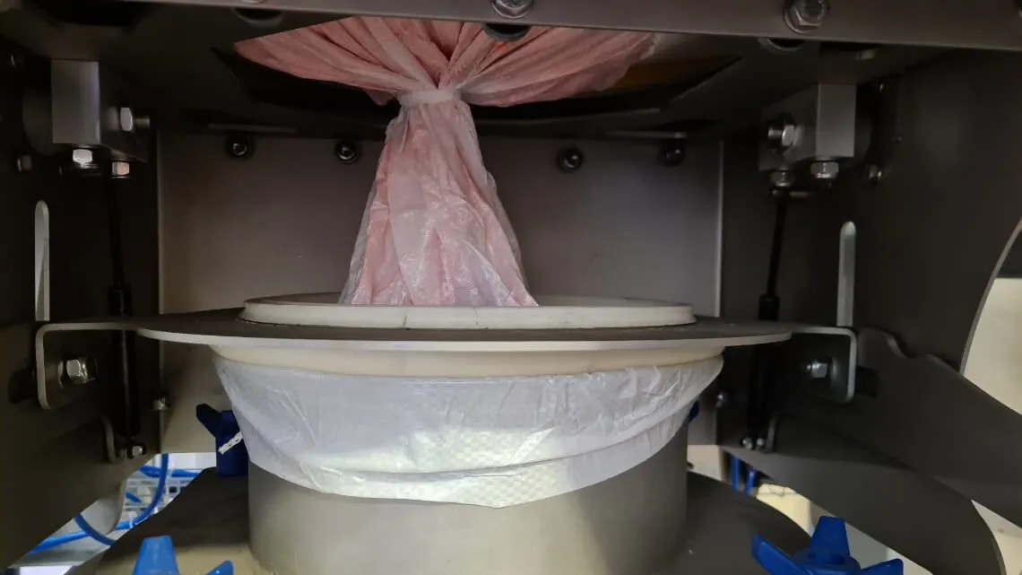 Intec AG - big bag unloading station bulk material dust free3